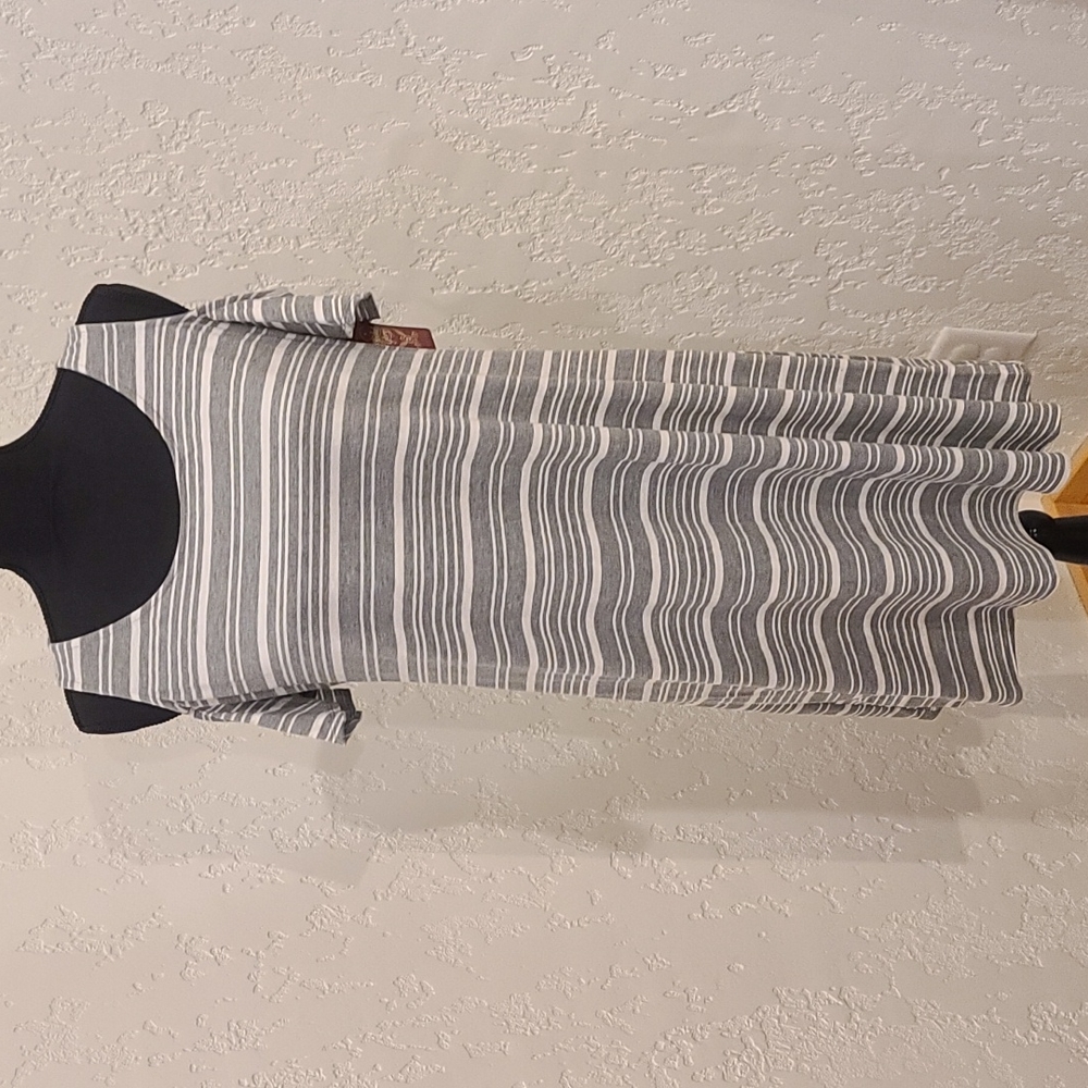 NWT Grey/white cold shoulder dress, size S (4-6)